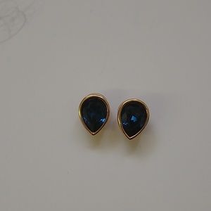 Gold/ sapphire post earrings.